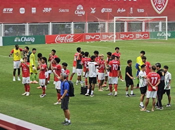 3 แต้มส่งท้ายปี! พราม แบงค็อก
เฉือนอุตรดิตถ์ 2-1 ด้านอาจารย์ SSRU
รุดยินดีศิษย์เก่งปิดซีซั่นสวย
